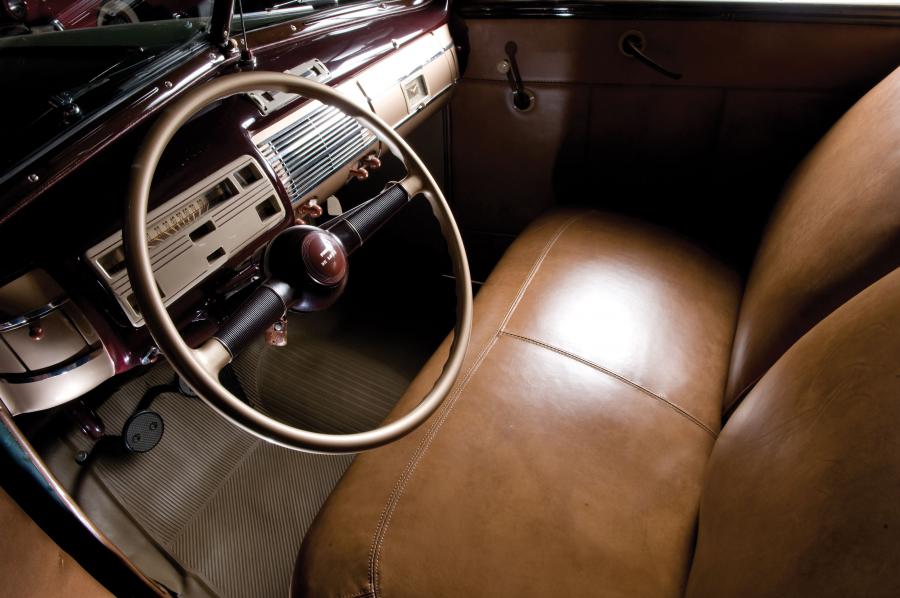  Ford DeLuxe Convertible Club Coupe 1940 года  (фото 9 из 10)